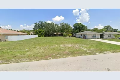 907 SE 23rd Pl, Cape Coral, FL 33990 - Photo 1
