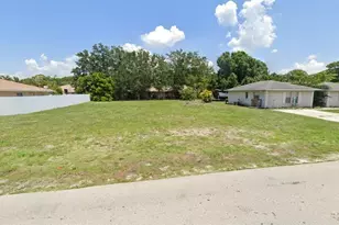 907 SE 23rd Pl, Cape Coral, FL 33990 - Photo 1
