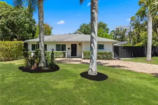 905 13th St N, Naples, FL 34102 - Photo 1