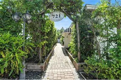721 9th St S #4, Naples, FL 34102 - Photo 1