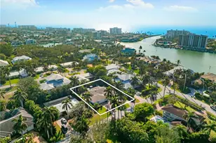 320 Putter Point Dr, Naples, FL 34103 - Photo 1