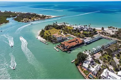 61 Cove Ln, Naples, FL 34102 - Photo 1