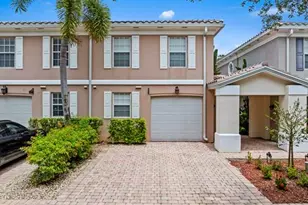 5569 Cove Cir, Naples, FL 34119 - Photo 1