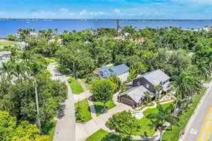 1375 Barcelona Ave, Fort Myers, FL 33901 - Photo 1