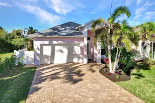 721 93rd Ave N, Naples, FL 34108 - Photo 1