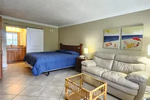 2555 9th St N, Naples, FL 34103 - Photo 1