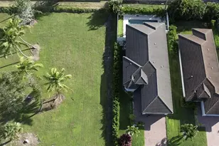 2700 Linda Dr, Naples, FL 34112 - Photo 1