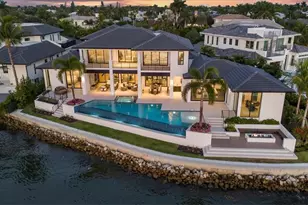 1640 Dolphin Ct, Naples, FL 34102 - Photo 1