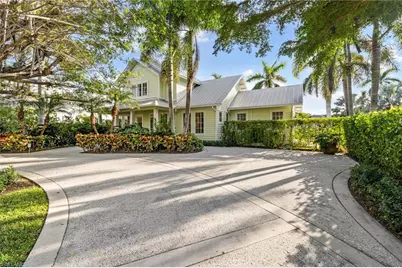 572 7th Ave N, Naples, FL 34102 - Photo 1