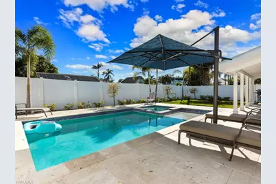 784 11th St N, Naples, FL 34102 - Photo 1