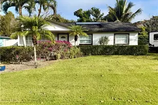 733 Pine Cone Ln, Naples, FL 34104 - Photo 1