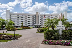 300 Park Shore Dr, Naples, FL 34103 - Photo 1