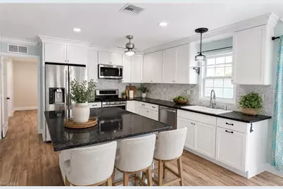 122 Leawood Cir, Naples, FL 34104 - Photo 1