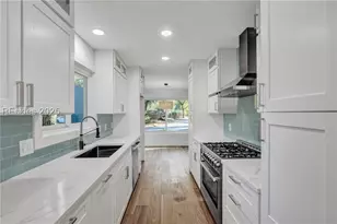 17 Bridgeport Ln, Hilton Head Island, SC 29928 - Photo 11