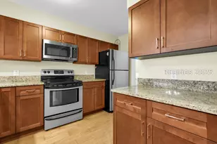 200 Colonnade Dr, Hilton Head Island, SC 29928 - Photo 17