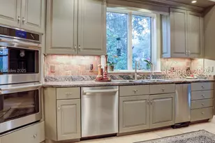 139 Victoria Dr, Hilton Head Island, SC 29926 - Photo 11