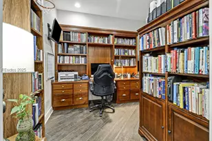 33 N Port Royal Dr, Hilton Head Island, SC 29928 - Photo 23