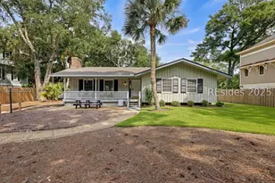 10 Myrtle Ln, Hilton Head Island, SC 29928 - Photo 1