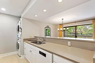 124 N Sea Pines Dr, Hilton Head Island, SC 29928 - Photo 9