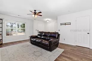 36 Sandy Pointe Dr, Bluffton, SC 29910 - Photo 9