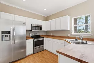 19 Pine Burr Rd E, Hilton Head Island, SC 29926 - Photo 5
