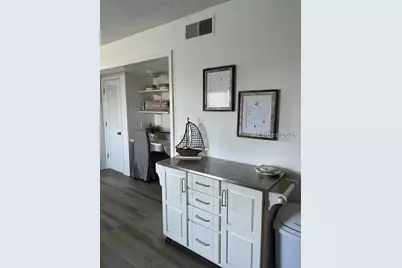 40 Folly Field Road #APT E17, Hilton Head Island, SC 29928 - Photo 5