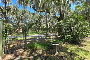 1403 Newcastle St, Beaufort, SC 29902 - Photo 5