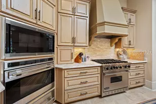 127 Fort Walker Dr, Hilton Head Island, SC 29928 - Photo 23