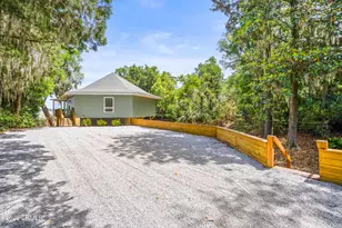 1203 Laudonniere St, Beaufort, SC 29902 - Photo 9