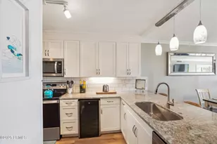 21 S Forest Beach Dr, Hilton Head Island, SC 29928 - Photo 7