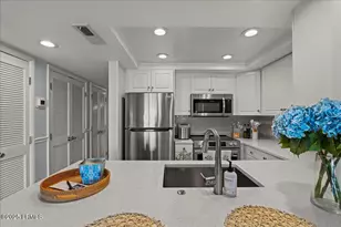 100 Helmsman Way, Hilton Head Island, SC 29928 - Photo 17