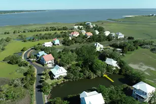 6 W Marsh Dr, Harbor Island, SC 29920 - Photo 27