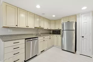 125 Shipyard Dr, Hilton Head Island, SC 29928 - Photo 21