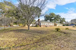 2006 Hodge Dr, Beaufort, SC 29906 - Photo 5