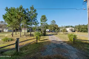 351 Brickyard Point Rd N, Beaufort, SC 29907 - Photo 13