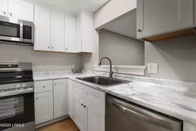 96 Mathews Drive #186, Hilton Head Island, SC 29926 - Photo 15