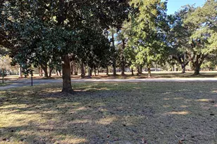 197 Pleasant Point Dr, Beaufort, SC 29907 - Photo 9