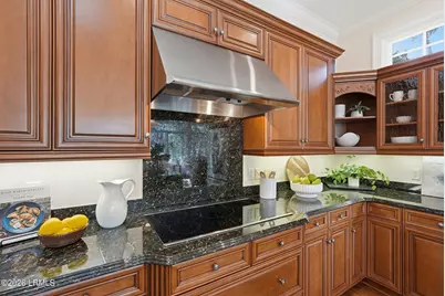 8 Queens Way, Hilton Head Island, SC 29928 - Photo 17