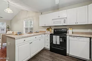 15 Mary Elizabeth Dr, Beaufort, SC 29907 - Photo 13