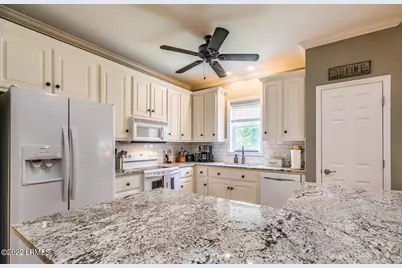 35 Lakeview Lane, Harbor Island, SC 29920 - Photo 15