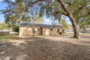 5618 Frederick Dr, Beaufort, SC 29906 - Photo 9