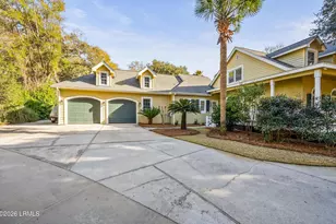 81 Dolphin Point Dr, Beaufort, SC 29907 - Photo 15