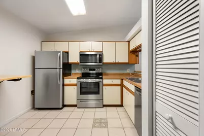 96 Mathews Drive #151, Hilton Head Island, SC 29926 - Photo 11