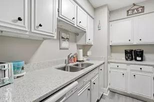 34 S Forest Beach Dr, Hilton Head Island, SC 29928 - Photo 9