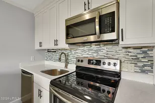 40 Folly Field Rd, Hilton Head Island, SC 29928 - Photo 11