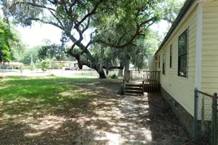 911 Grant St, Beaufort, SC 29906 - Photo 3
