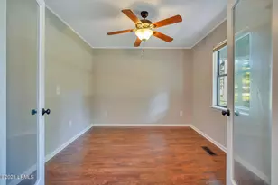 24 Chesterfield Lake Dr, Beaufort, SC 29906 - Photo 5
