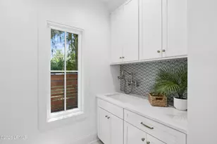 608 Pilot St, Beaufort, SC 29902 - Photo 9