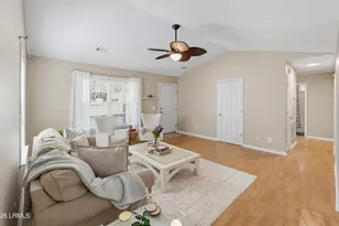 8 Shiney Leaf Ct, Beaufort, SC 29907 - Photo 5