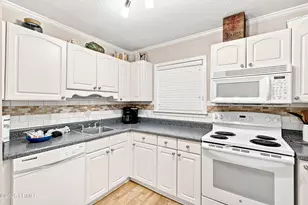 663 William Hilton Pkwy, Hilton Head Island, SC 29928 - Photo 13